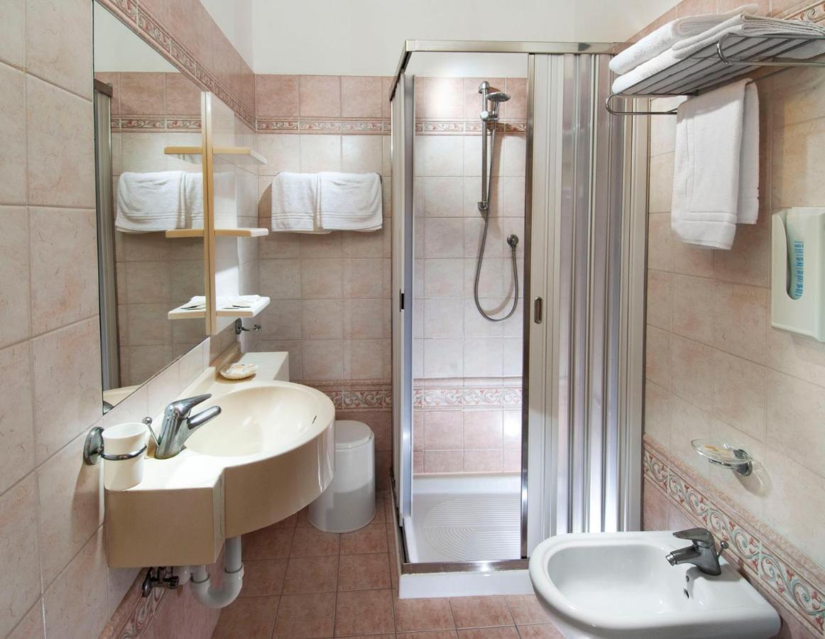 Hotel Olympic Misano Adriatico Esterno foto