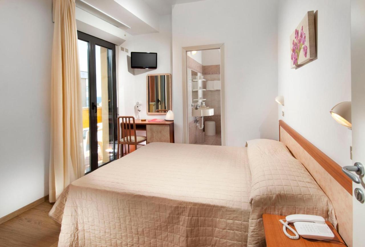 Hotel Olympic Misano Adriatico Esterno foto