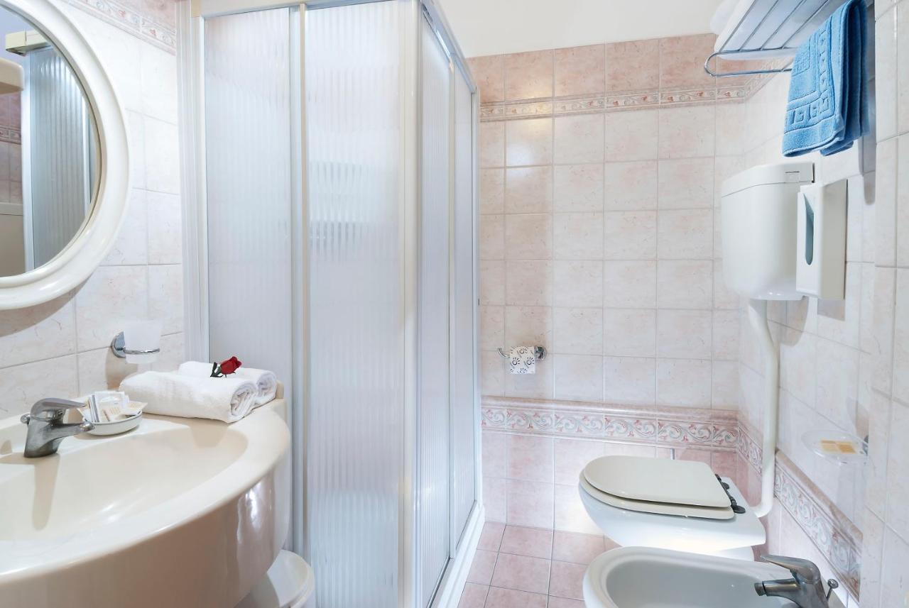Hotel Olympic Misano Adriatico Esterno foto