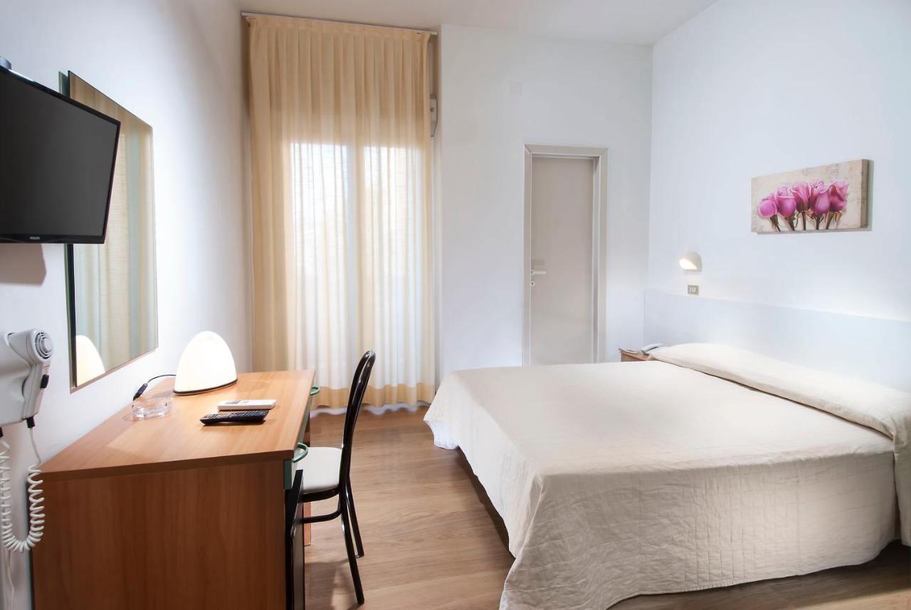 Hotel Olympic Misano Adriatico Esterno foto